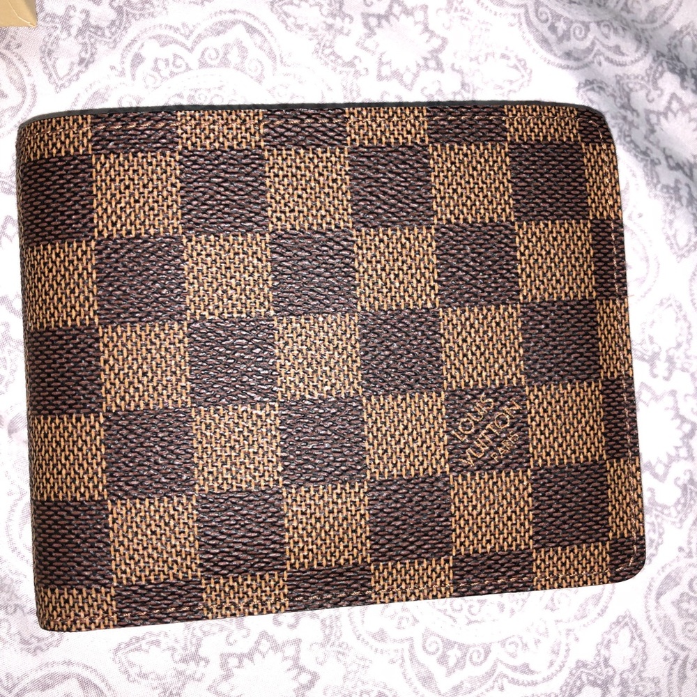 NEW and AUTHENTIC Louis Vuitton Damier Wallet